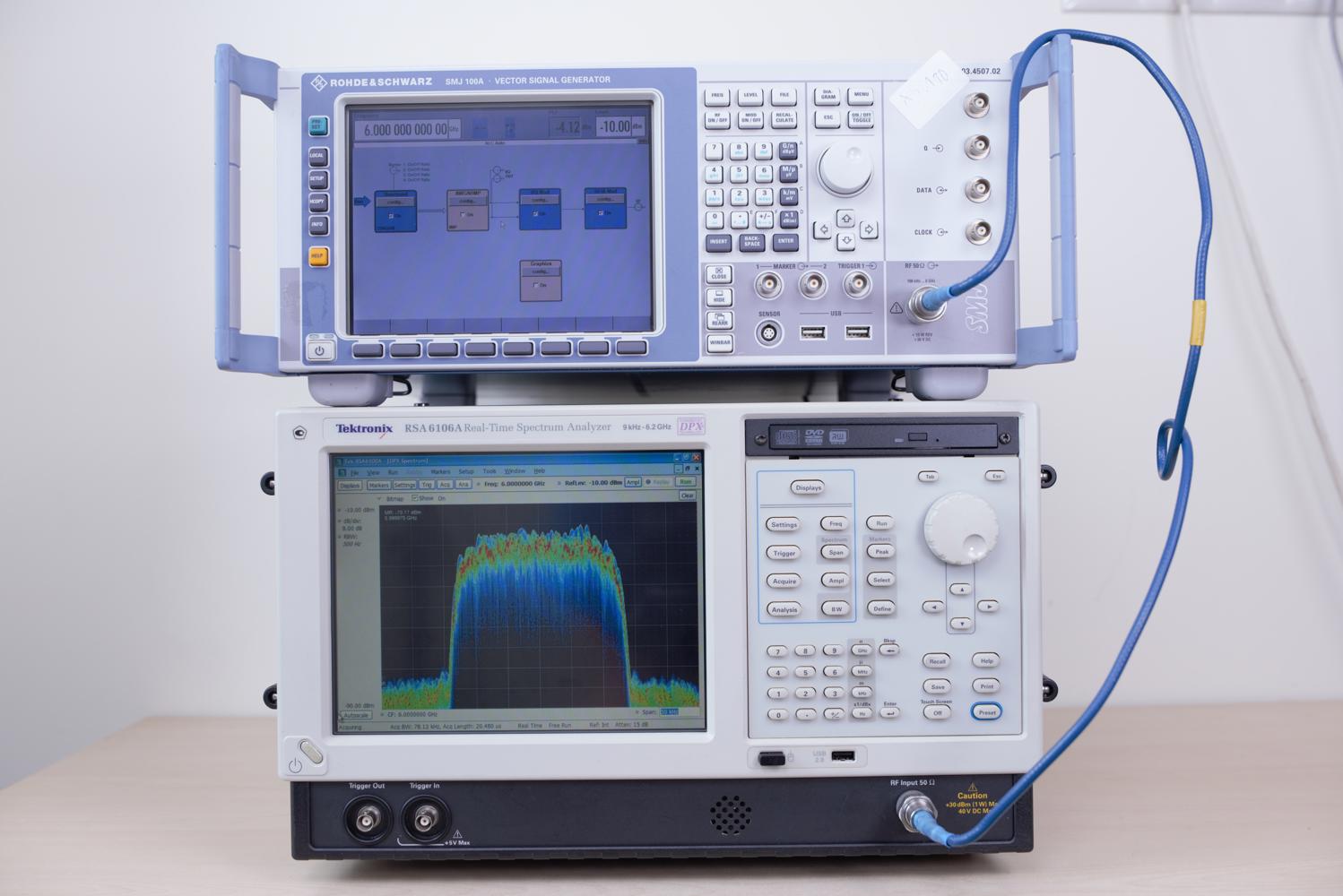 Анализатор спектра Tektronix RSA6106A